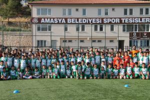 amasya-belediyesi-yaz-futbol-okulu-sezonunu-acti-6