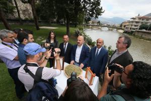 b87c0fef-9acc-4d5a-a4b5-48974ed00b18