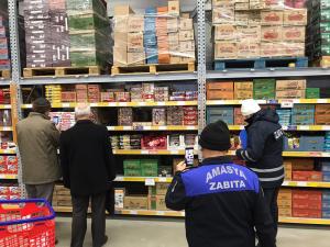 amasyabelediyesizabıtaekiplerifahişfiyatlamücadeleediyor