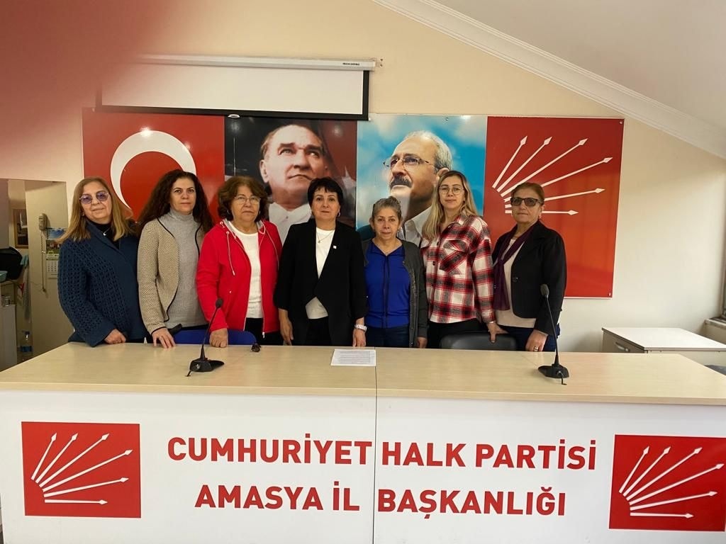 CHP KADIN KOLLARI İL VE İLÇE BAŞKANLARININ 25 KASIM KADINA YÖNELİK ŞİDDETE KARŞI ULUSLARARASI MÜCADELE GÜNÜ’NE İLİŞKİN BASIN AÇIKLAMASI