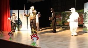 teneke-adam-cocuklarla-bulustu-1672126231_cleanup