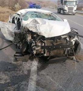 amasya-ogrenci-servisi-ile-otomobil-carpisti2-1702646925